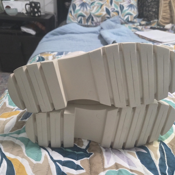 JustFab Cream Winter Boots - Picture 6 of 6